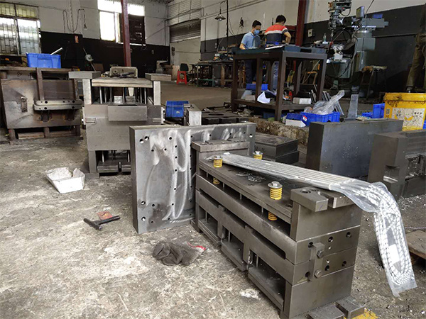 坤泰覆膜砂模具翻砂铸...